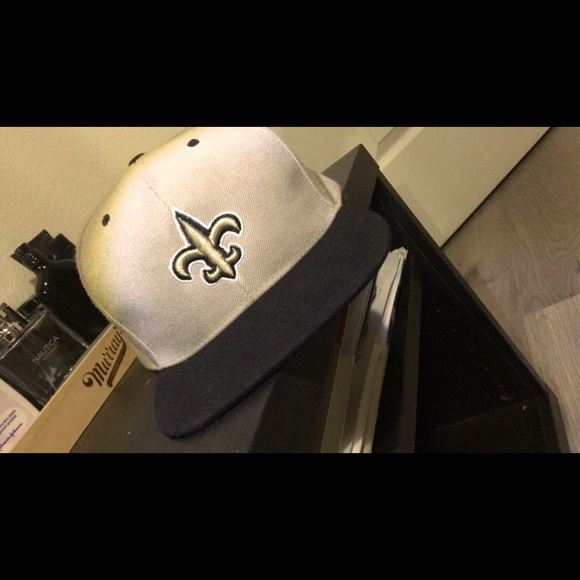 Fresh ass snap back purchased under 2 months ago - Picture 3 of 3